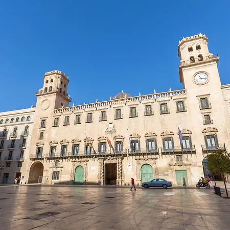 Plaza Ayuntamiento *