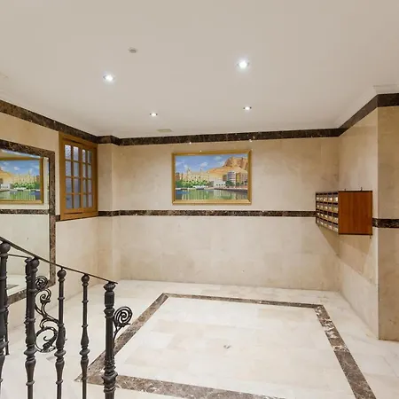 Plaza Ayuntamiento Apartment